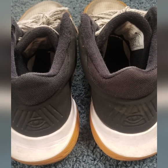 Nike Kyrie Flytrap 4EP Basketball Sneakers. CT1972-006. Released 2022. Size 8. - Picture 11 of 11